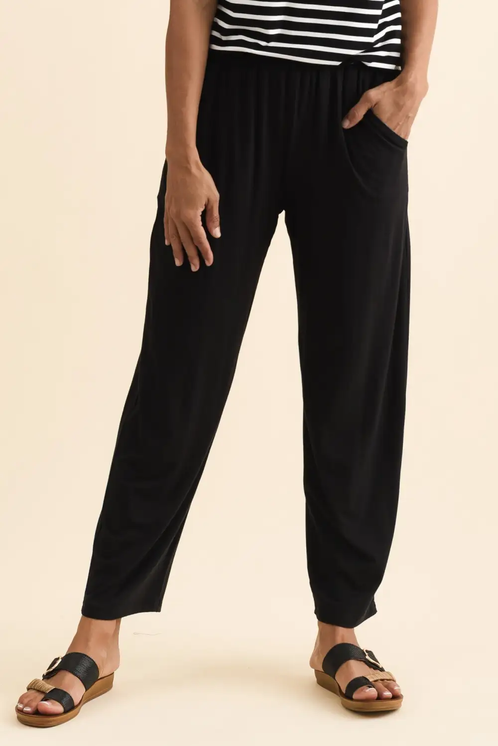 Pocketed Pants With Stretch And Lightweight