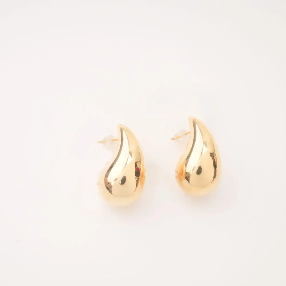 teardrop stud earrings