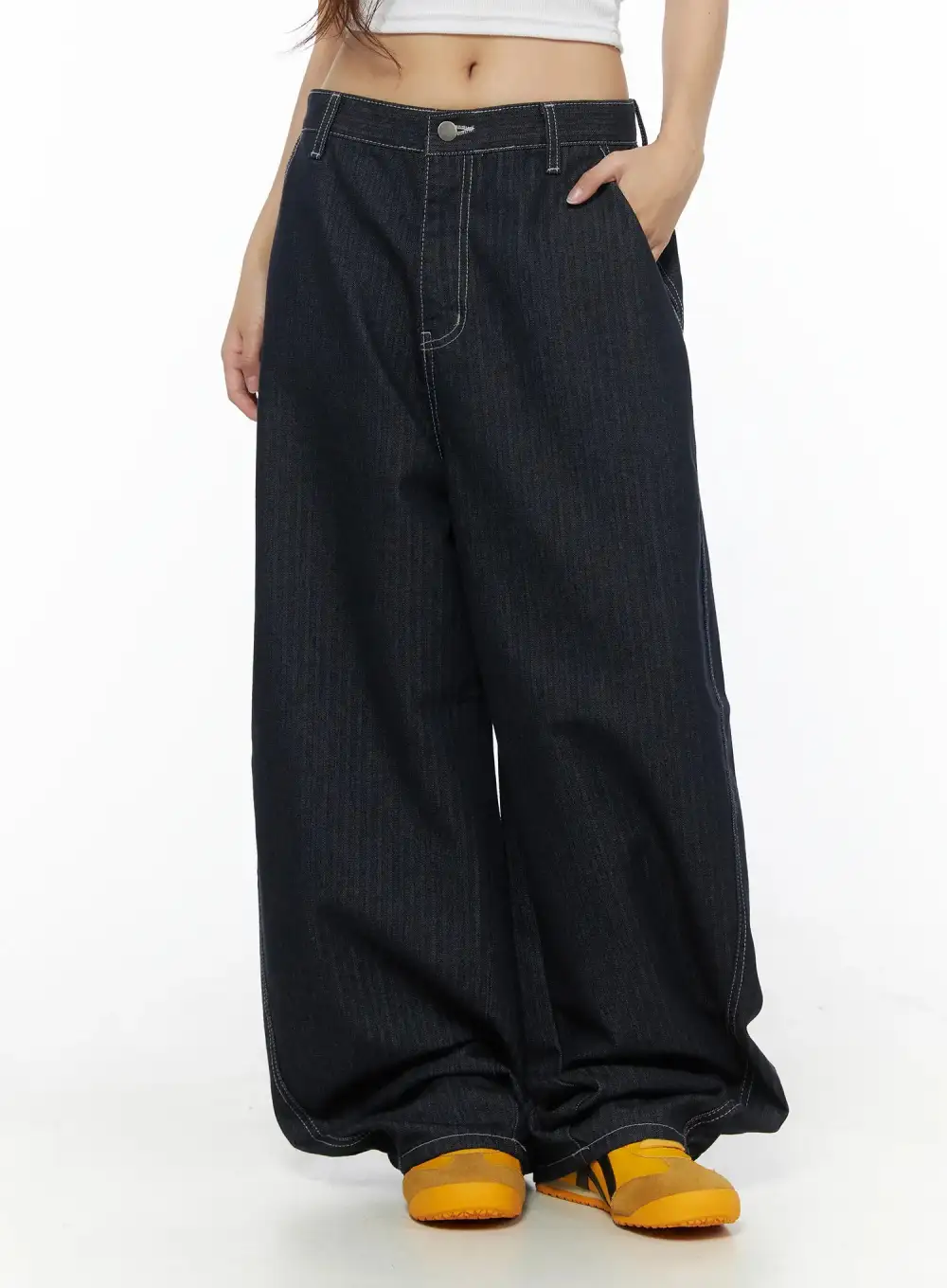 Contrast-Stitch Low-Rise Baggy Jeans