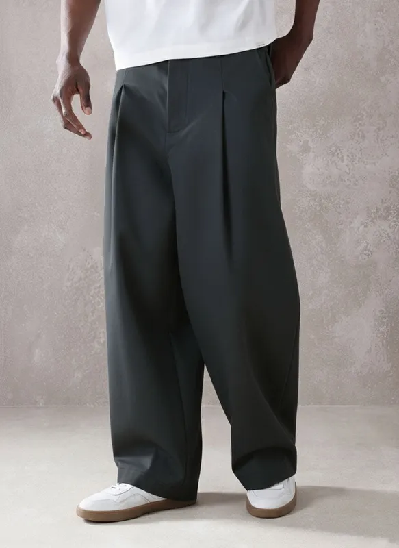 Minimal Pleated Wide-Leg Trousers