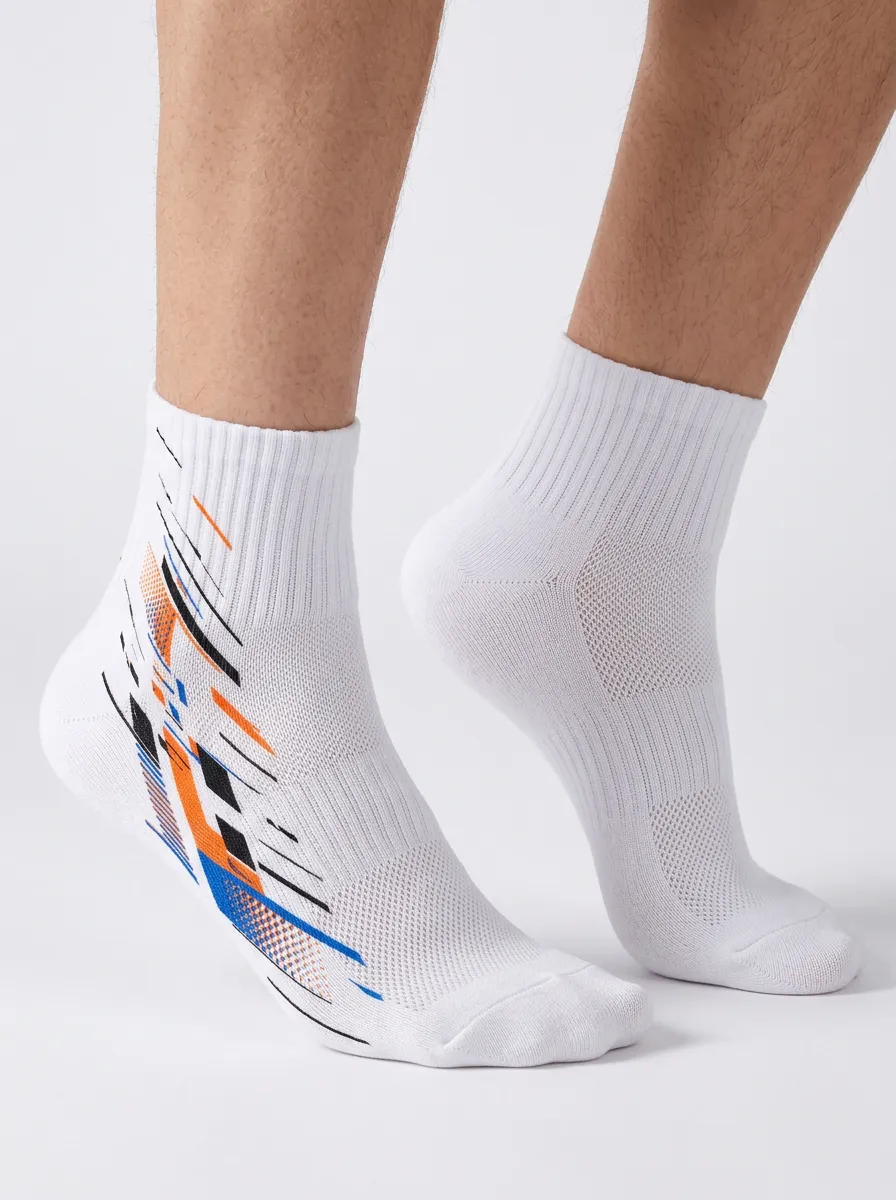 White Peak Geometric Graphic Running Ankle Socks