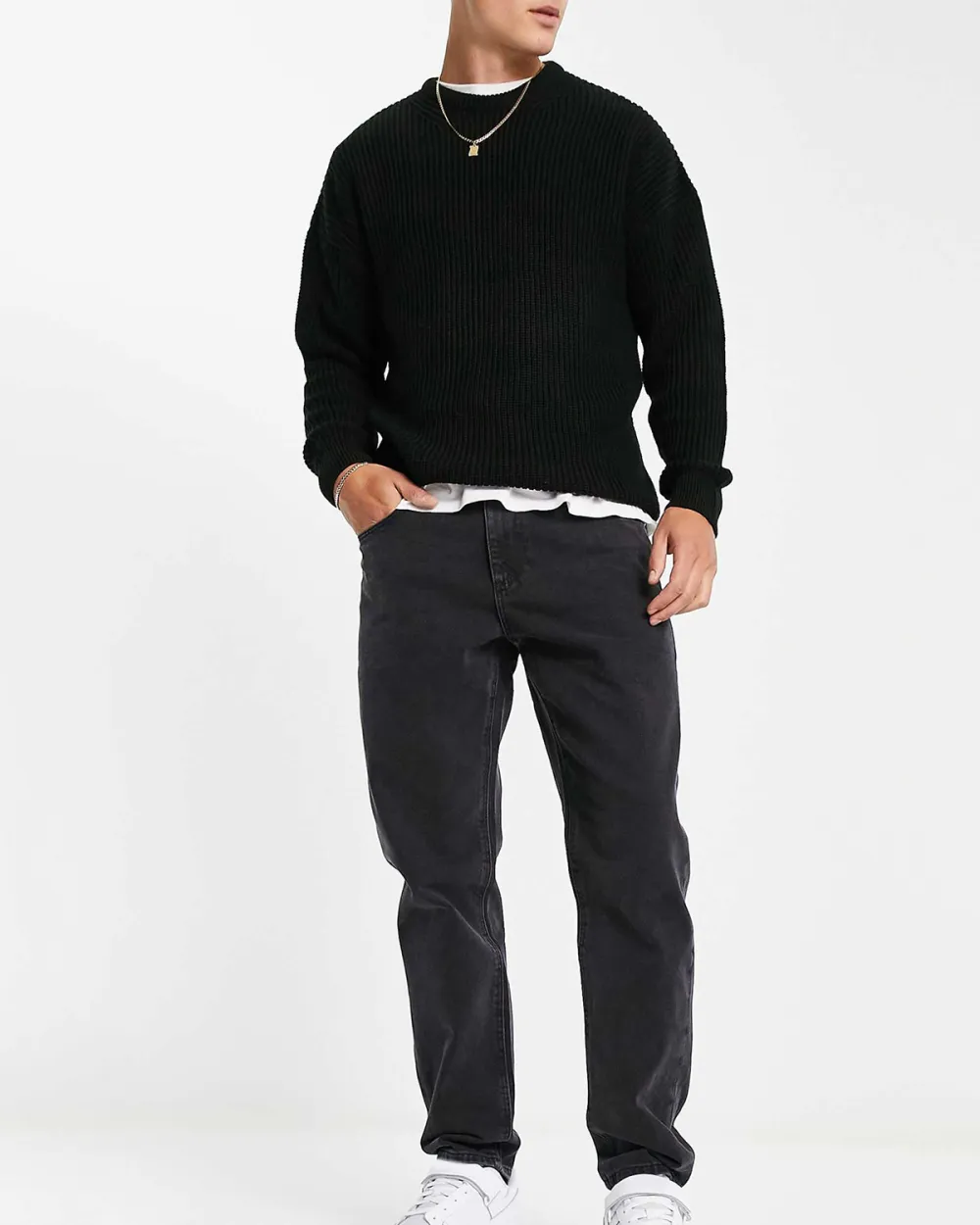 Tapered Jeans In Washed Black