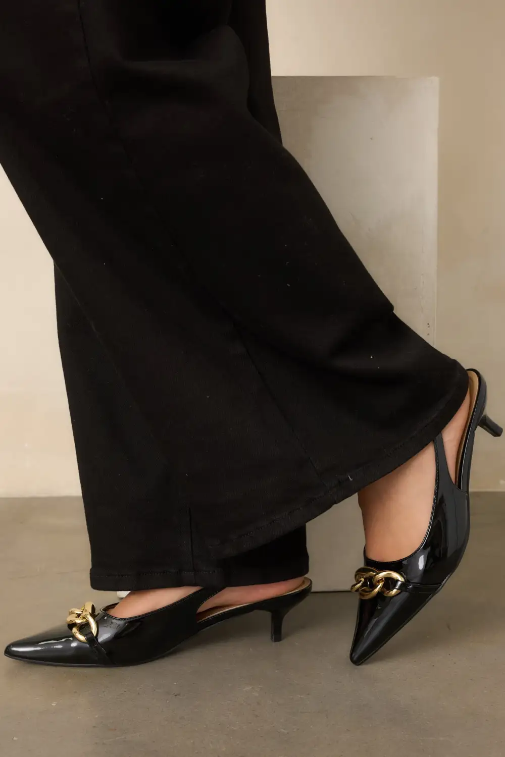 Modern Patent Pointed Toe Kitten Heel Slingback Slingback Heels