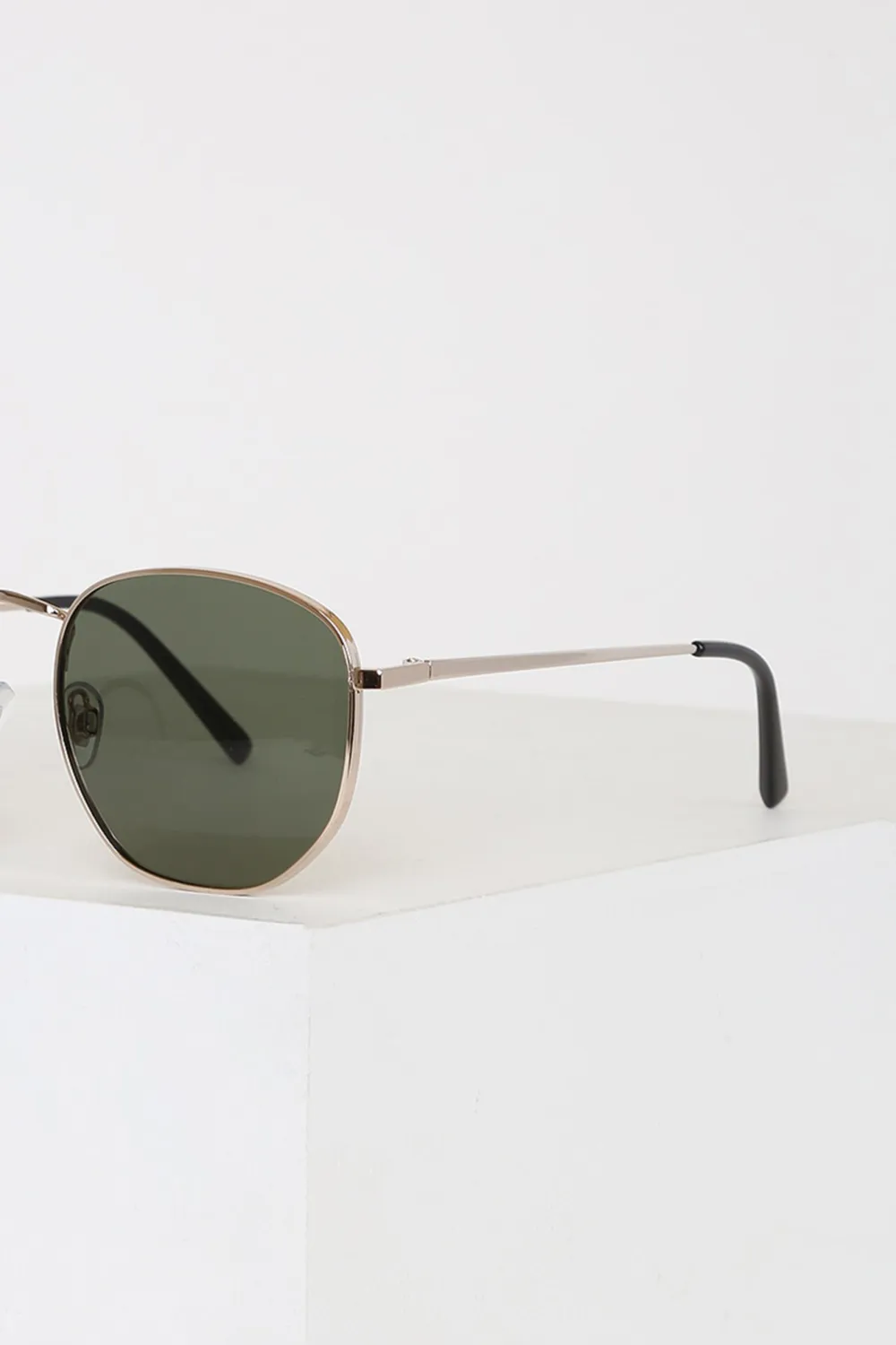 Fashionable And Versatile Golden Hexagonal Sunglasses