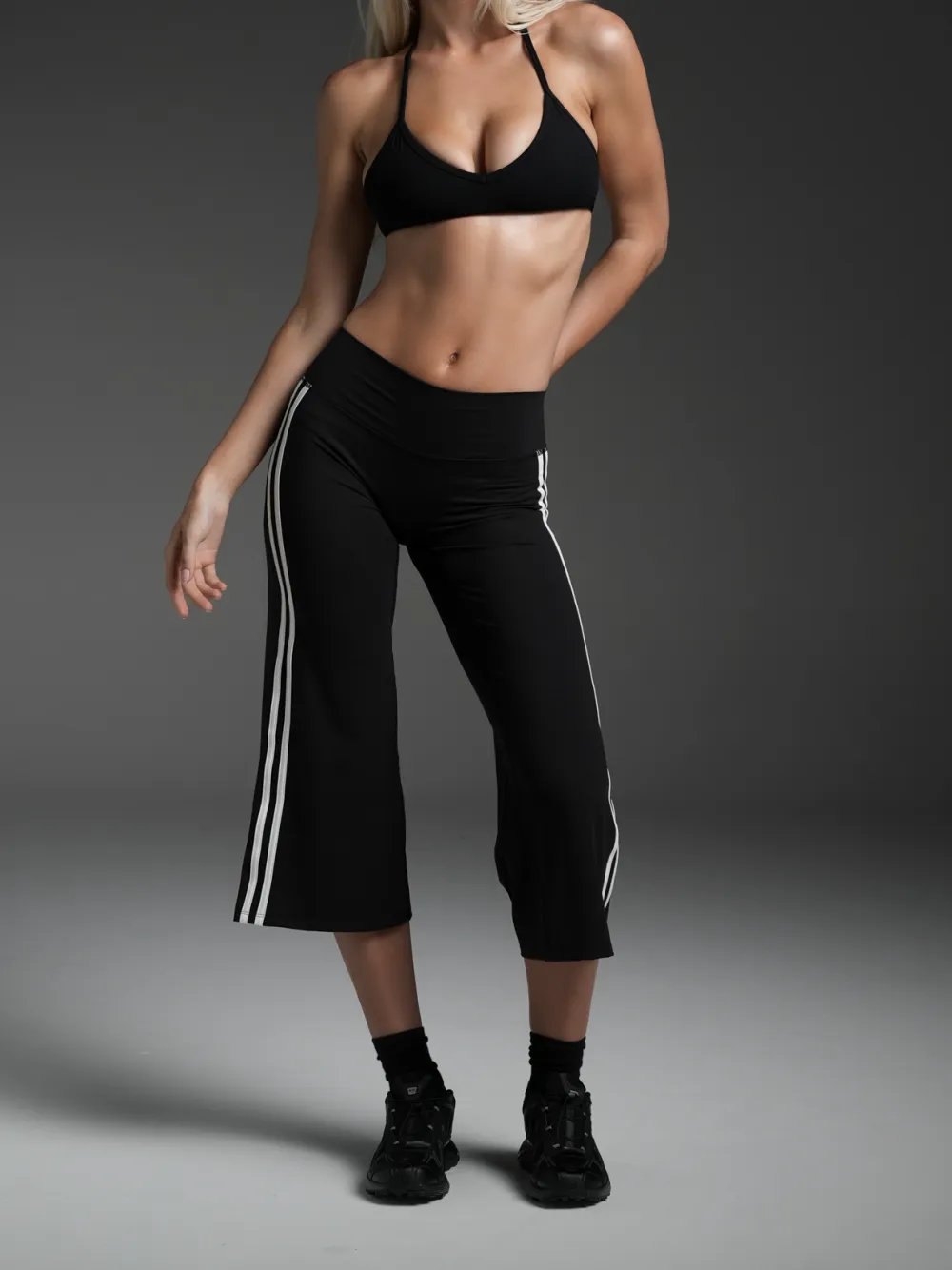 Refined Wide-Leg Striped Scrunch-Detail Sculpting Capri Leggings