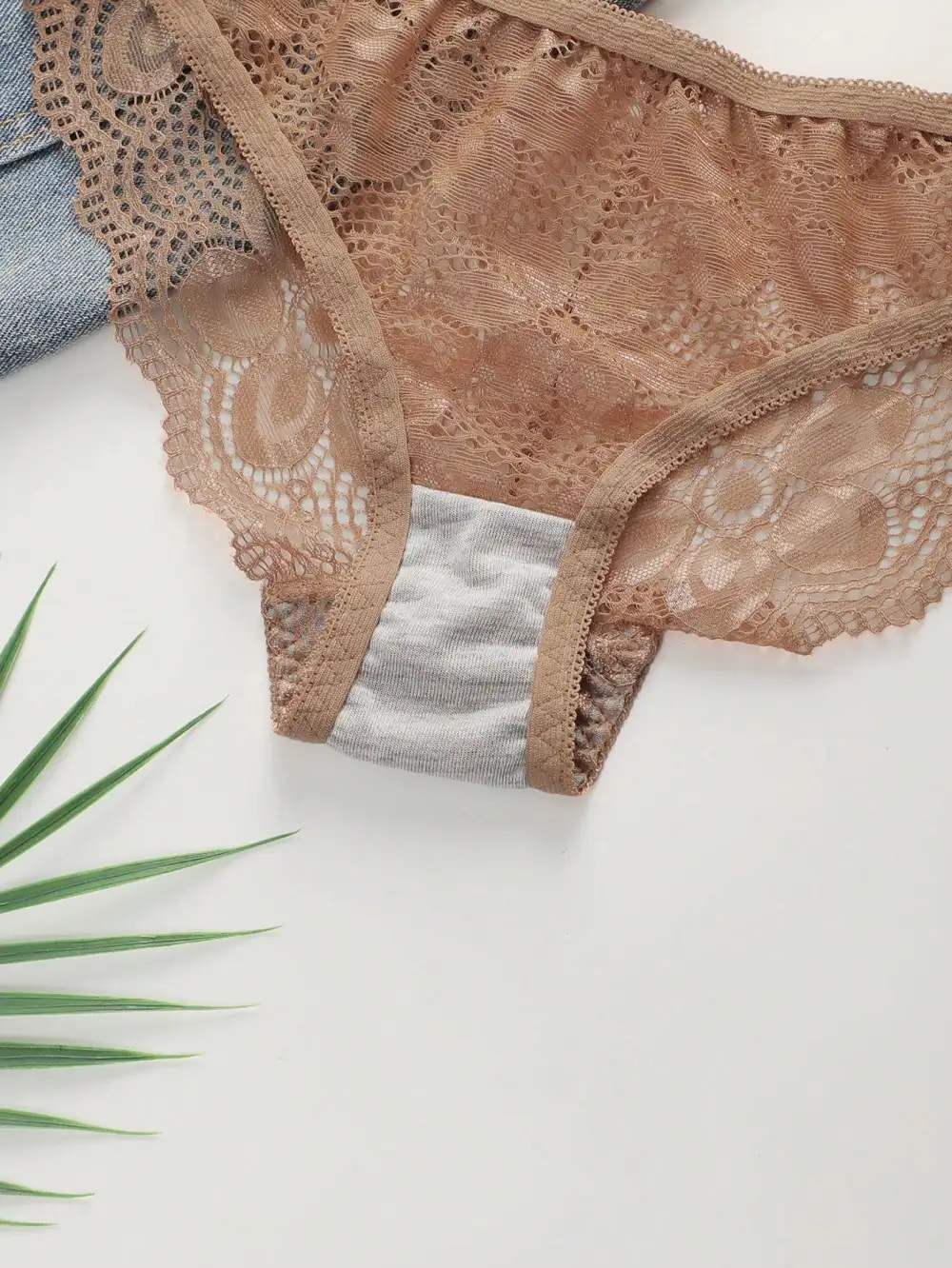Contrast Lace Underwire Bra And Brief Set