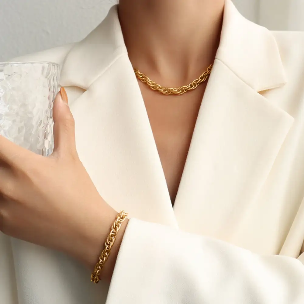 Sculpted Chain Link Necklace