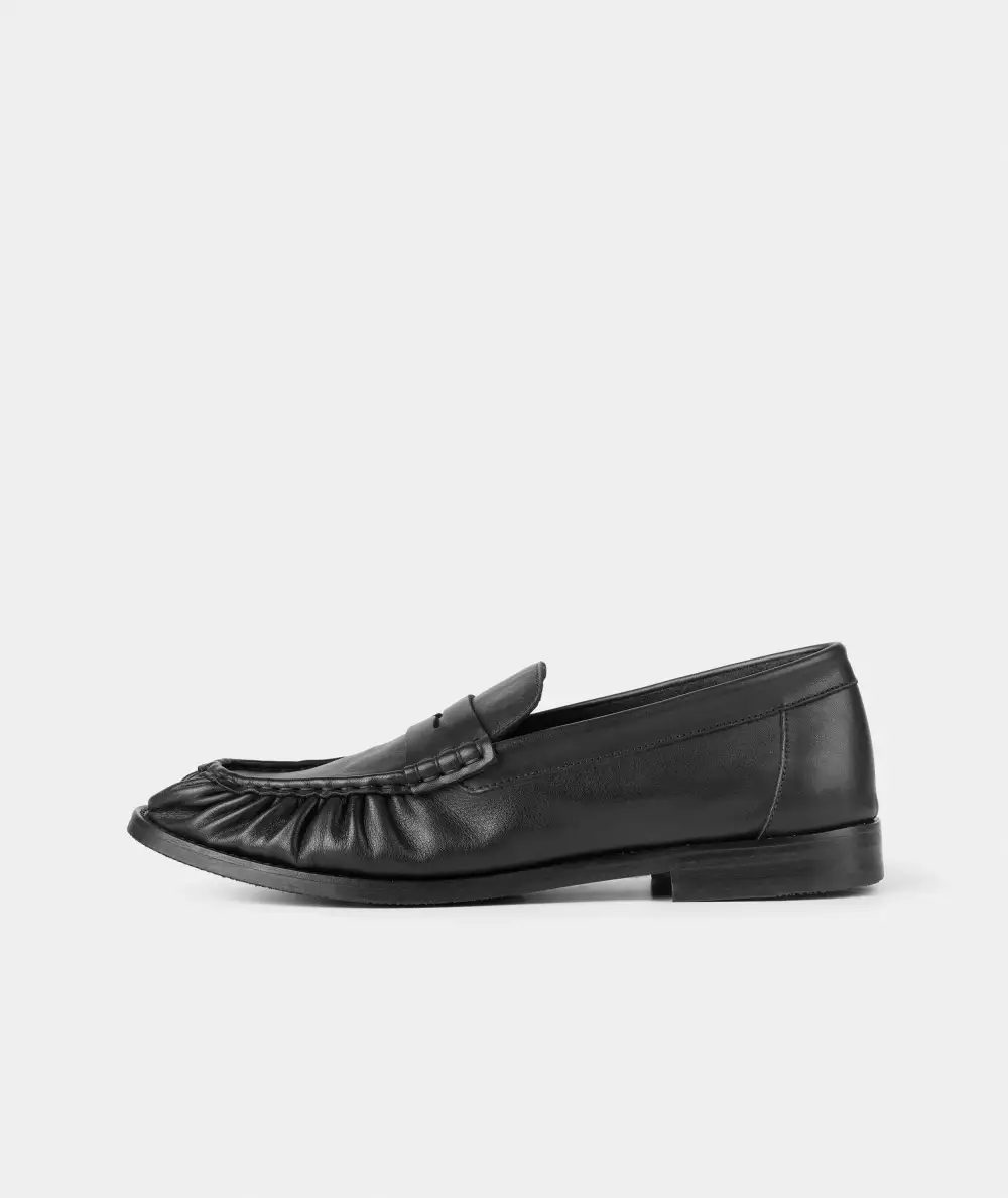 Refined Casual Leather Loafers
