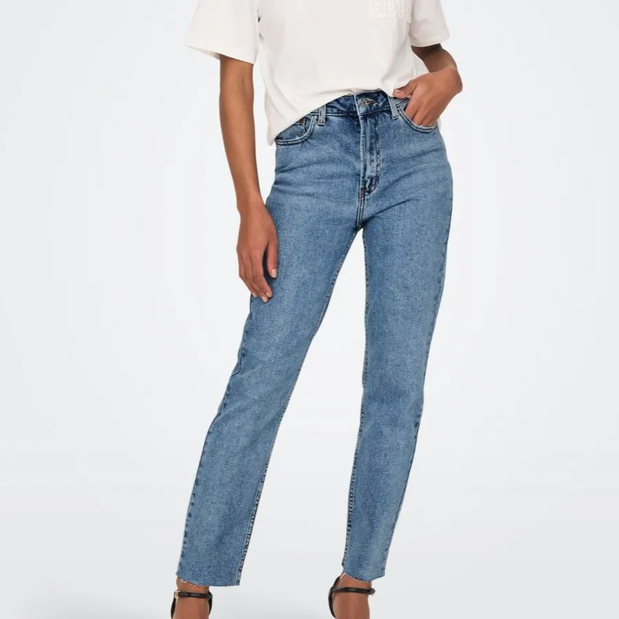 Essential Contemporary Everyday Classic Jeans