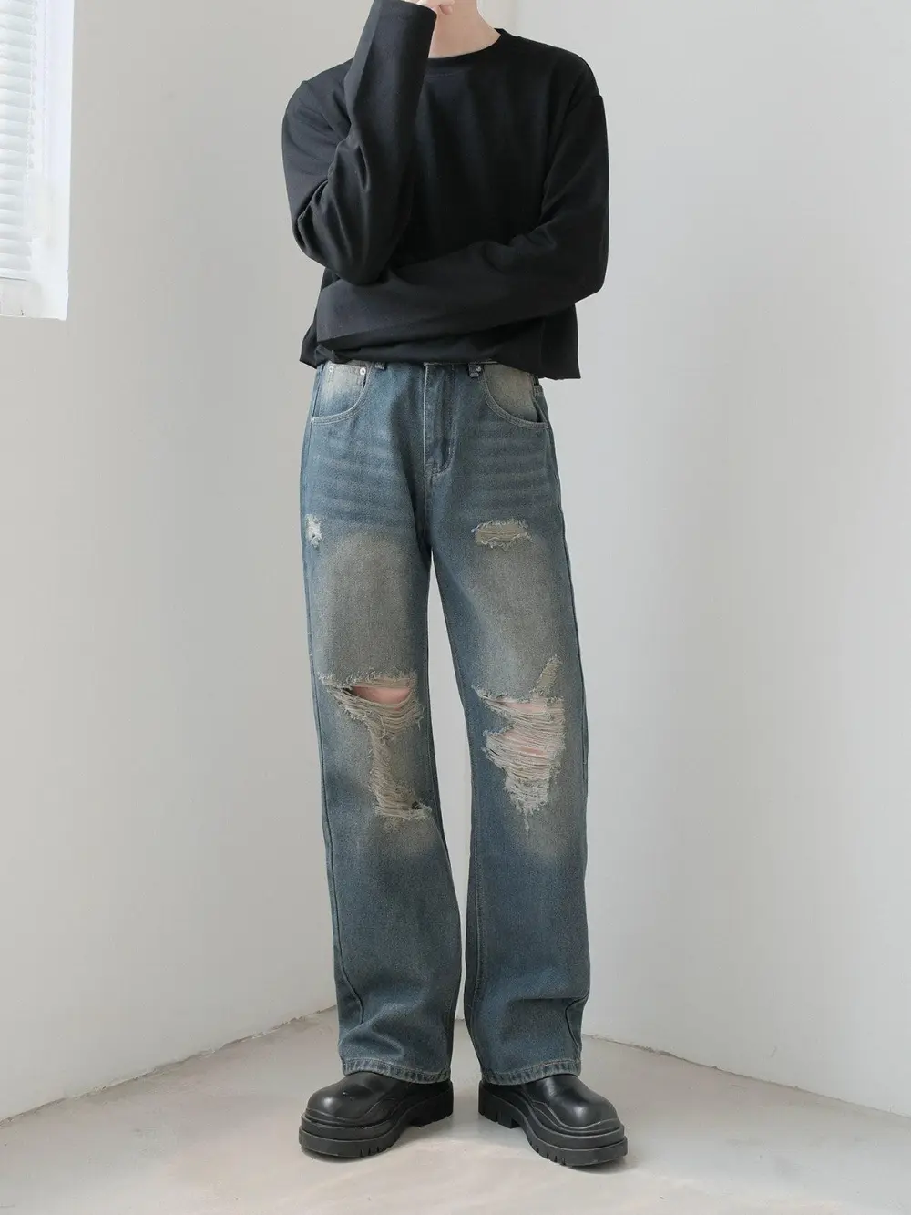 Whisker Ripped Fit Jeans