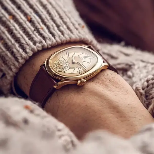 Menton Distortion Watch