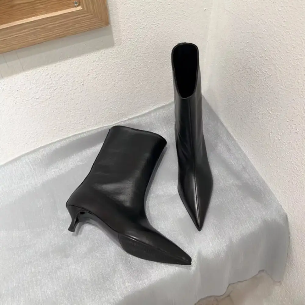 Textured Pointed Toe Kitten Heel Boots