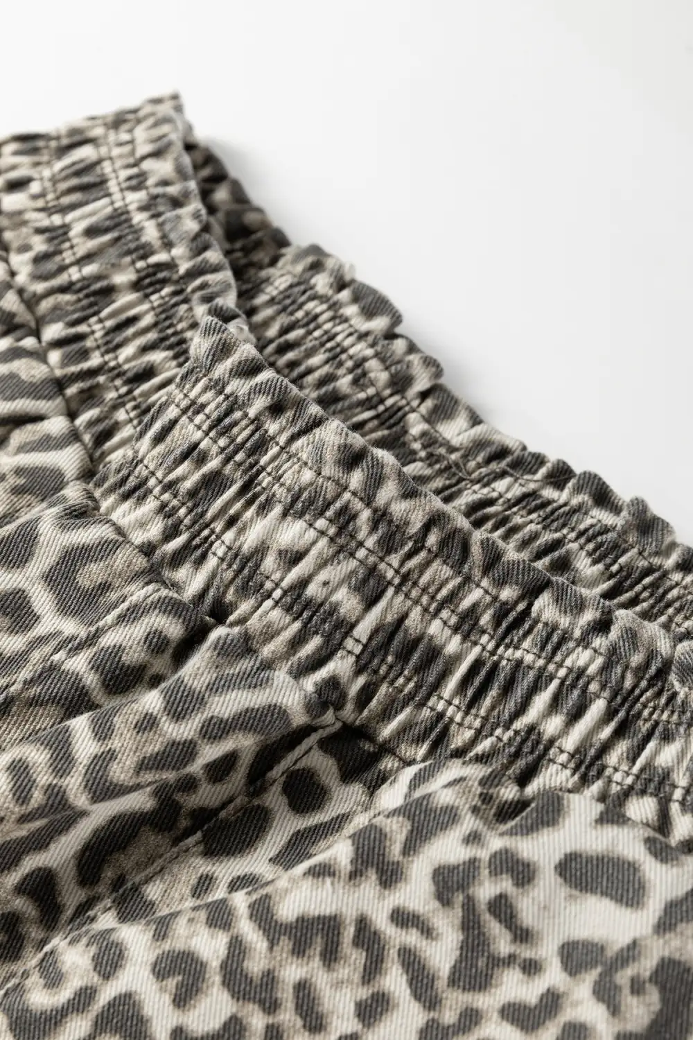 Women's Leopard Print Raw Hem Elastic Waist Loose Pull On Jeans