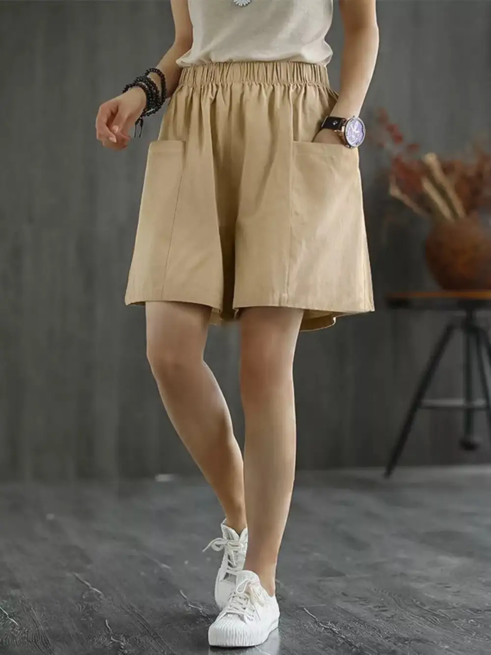 Elastic-Waist Pocketed Casual Shorts