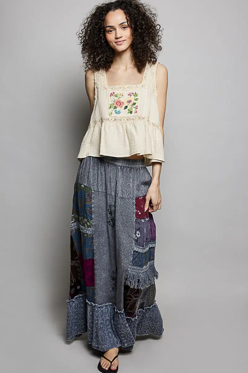 Sleek Ruffle Trim Lace Detail Skirt