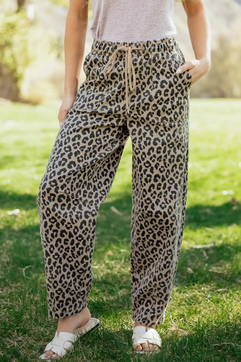 Women's Leopard Print Drawstring Elastic Waist Loose Denim Pants with Pockets