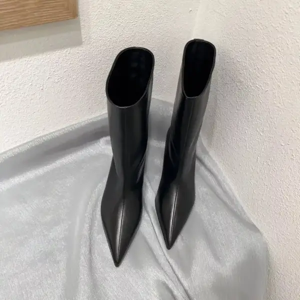 Textured Pointed Toe Kitten Heel Boots