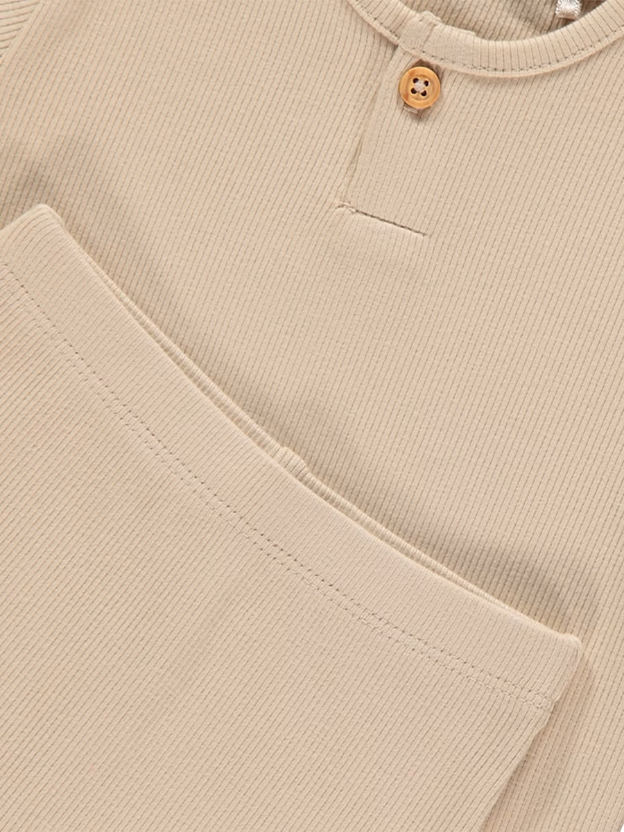 Neutral Ribbed Top and Leggings Outfit detail 1