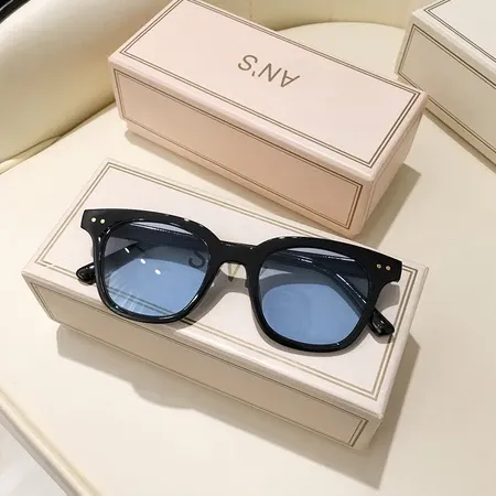 🕶️ Your Outfit’s New Favorite Accessory  Classic black frames meet bold tinted lenses for an effortlessly stylish look.