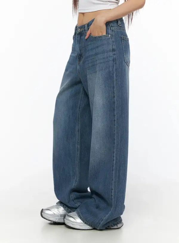 Loose-Fit Washed Low-Rise Baggy Jeans