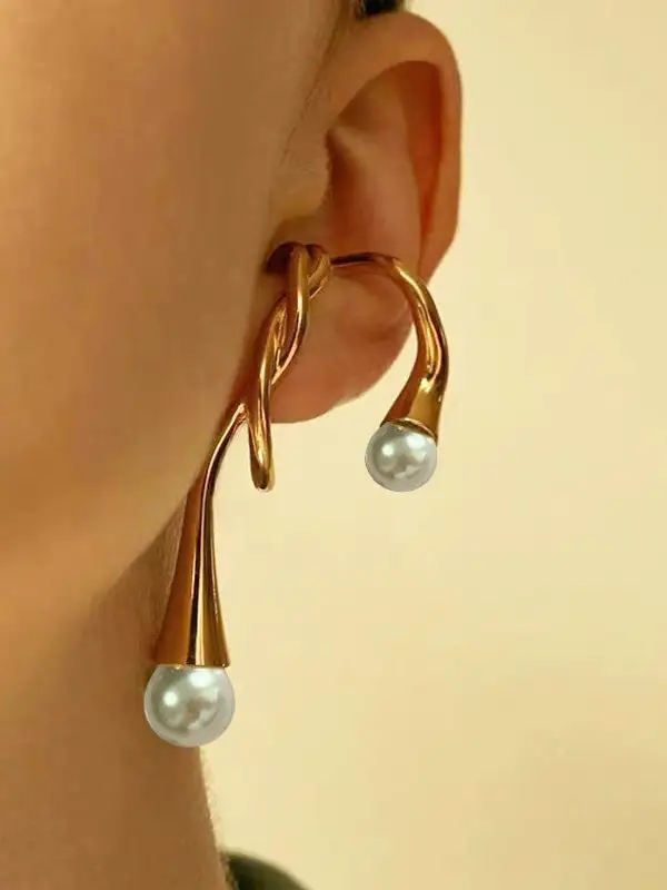 Lustrous Vintage-Inspired Accent Earrings