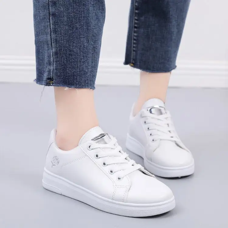 Lightweight Metallic Accent Everyday Casual Flats
