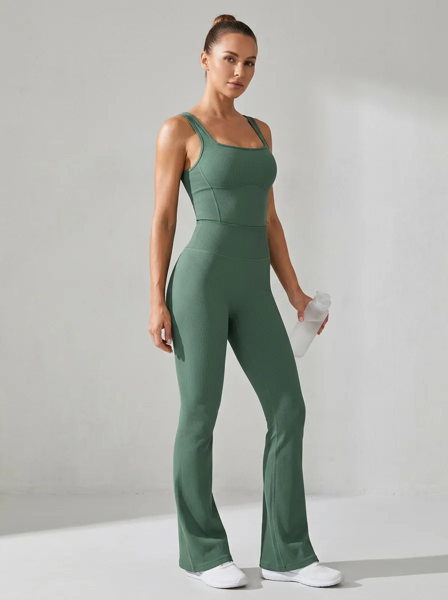 Active Training-Look Women's Tank Top Flare Pants Active Set