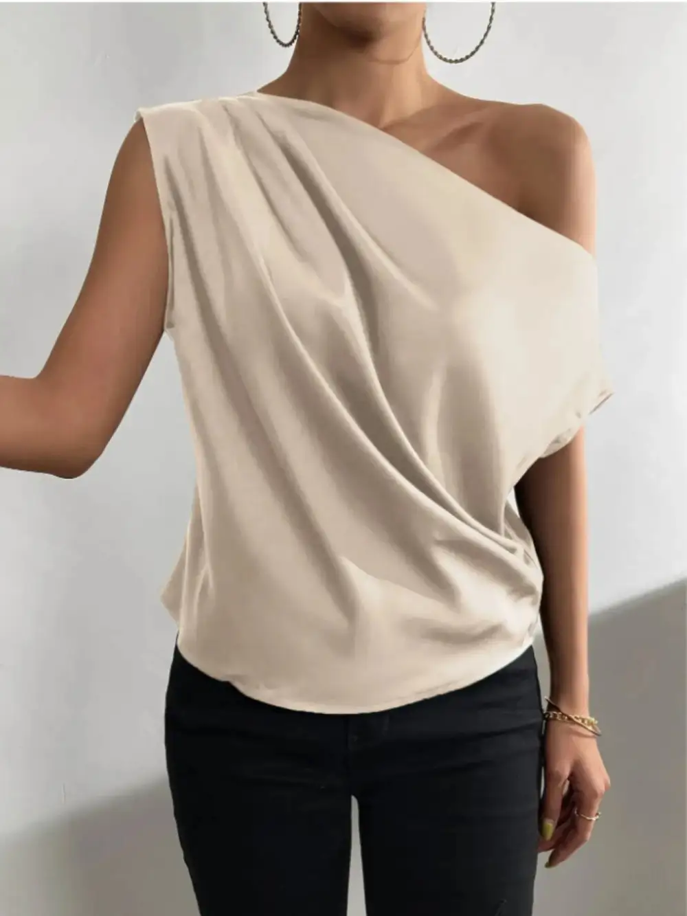 Asymmetrica One-Shoulder Draped Blouse