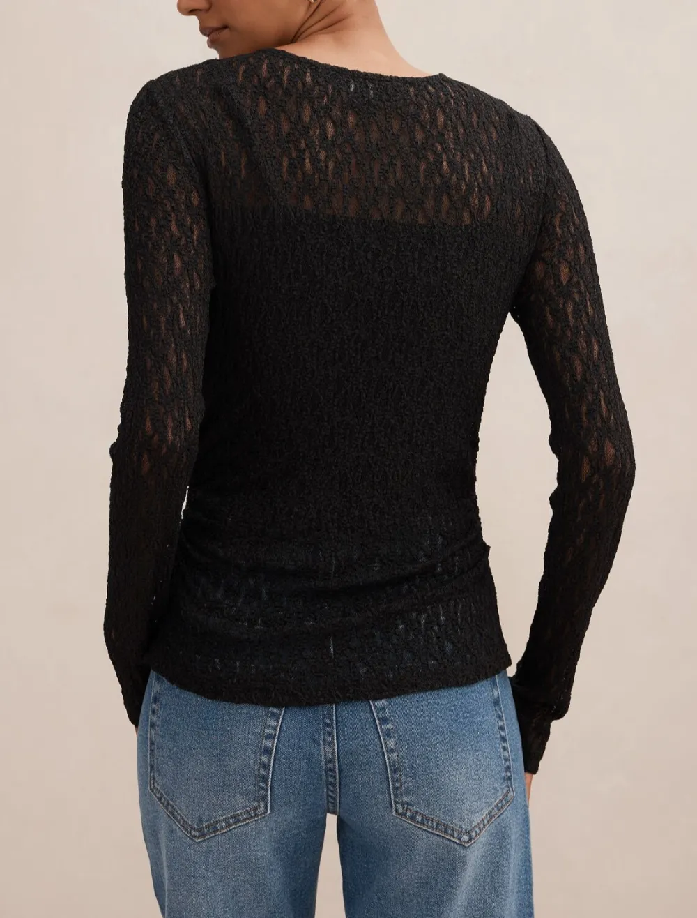 Black Lace Long Sleeve Form-Fitting Top
