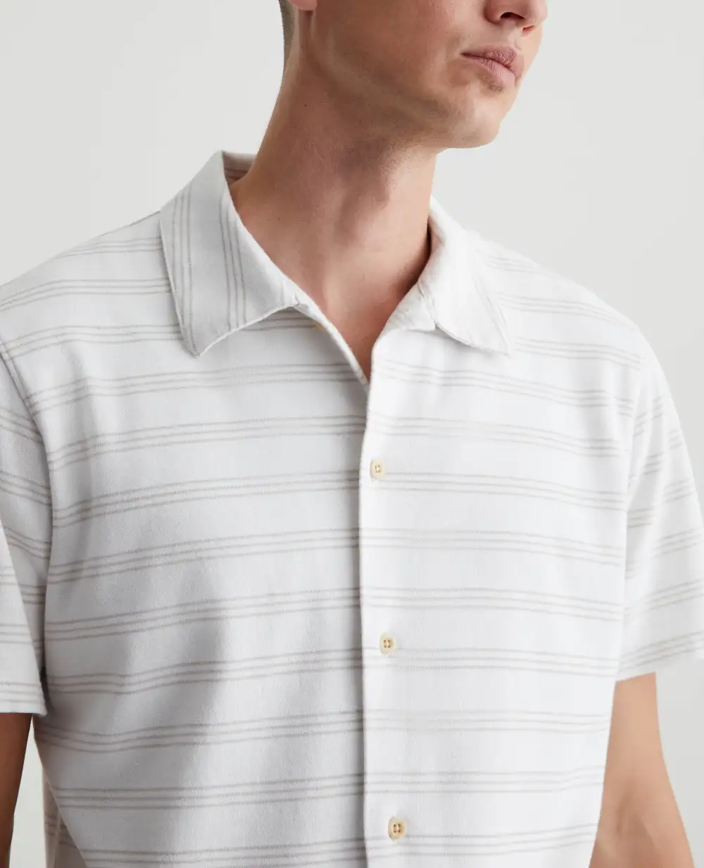 Men's Relaxed Fit Button-Up Shirt