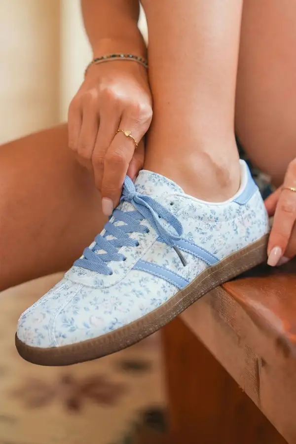 Floral Leather Lace-Up Casual Sneakers