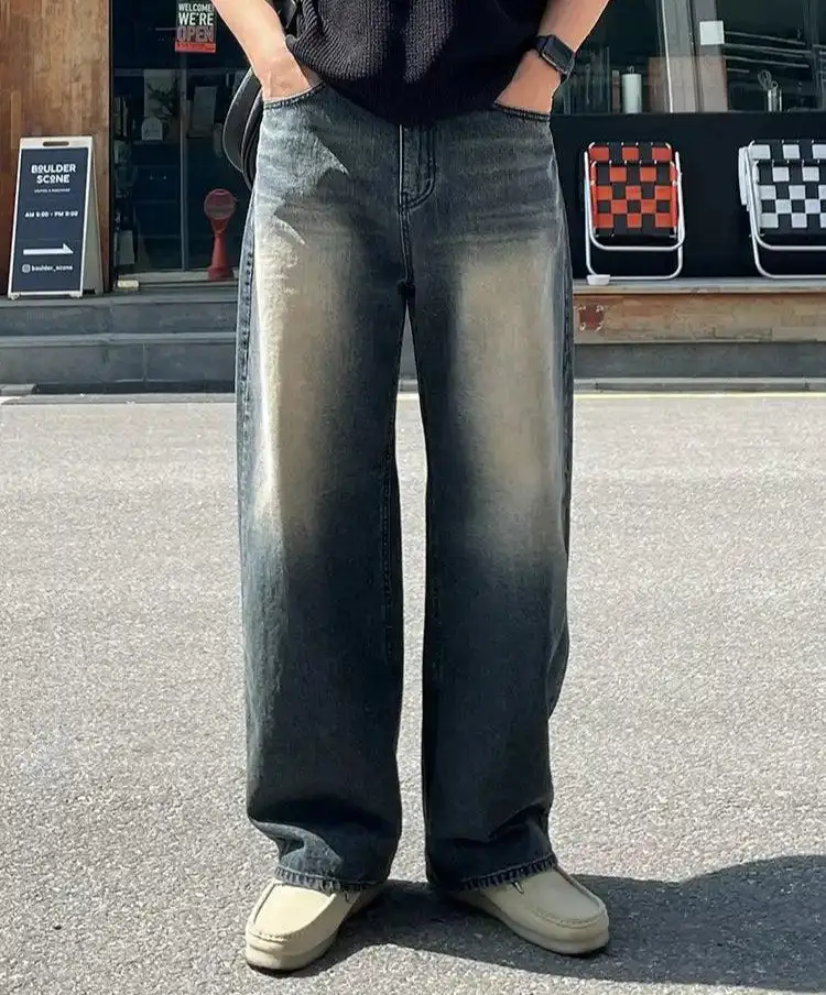 Fade Thigh Highlight Straight Leg Jeans
