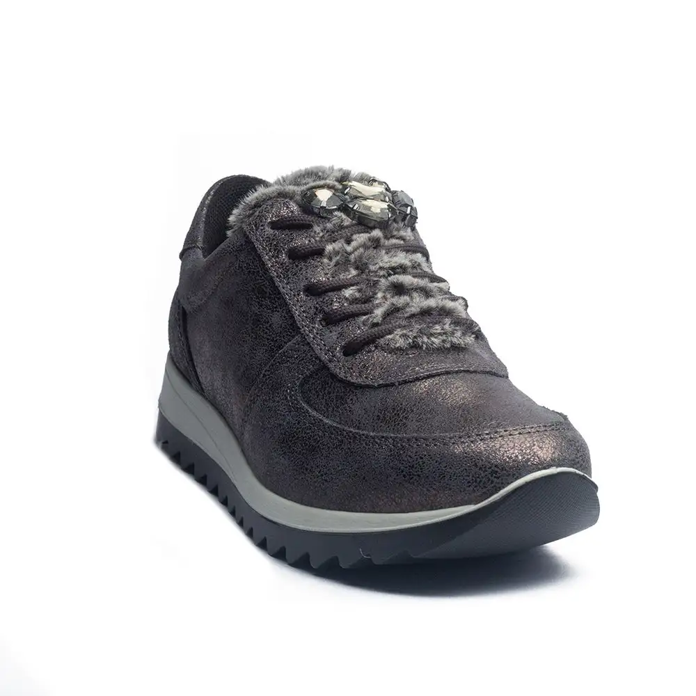 Streamlined Slip On Leather Sneakers