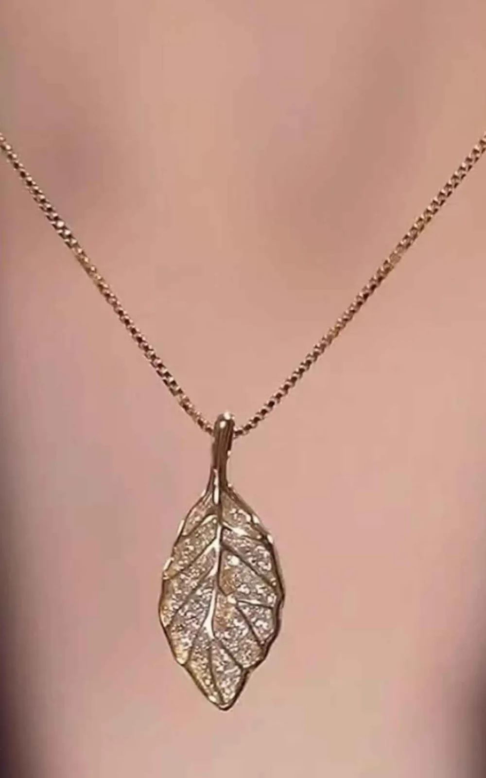 Nature Inspired Sparkling Necklace