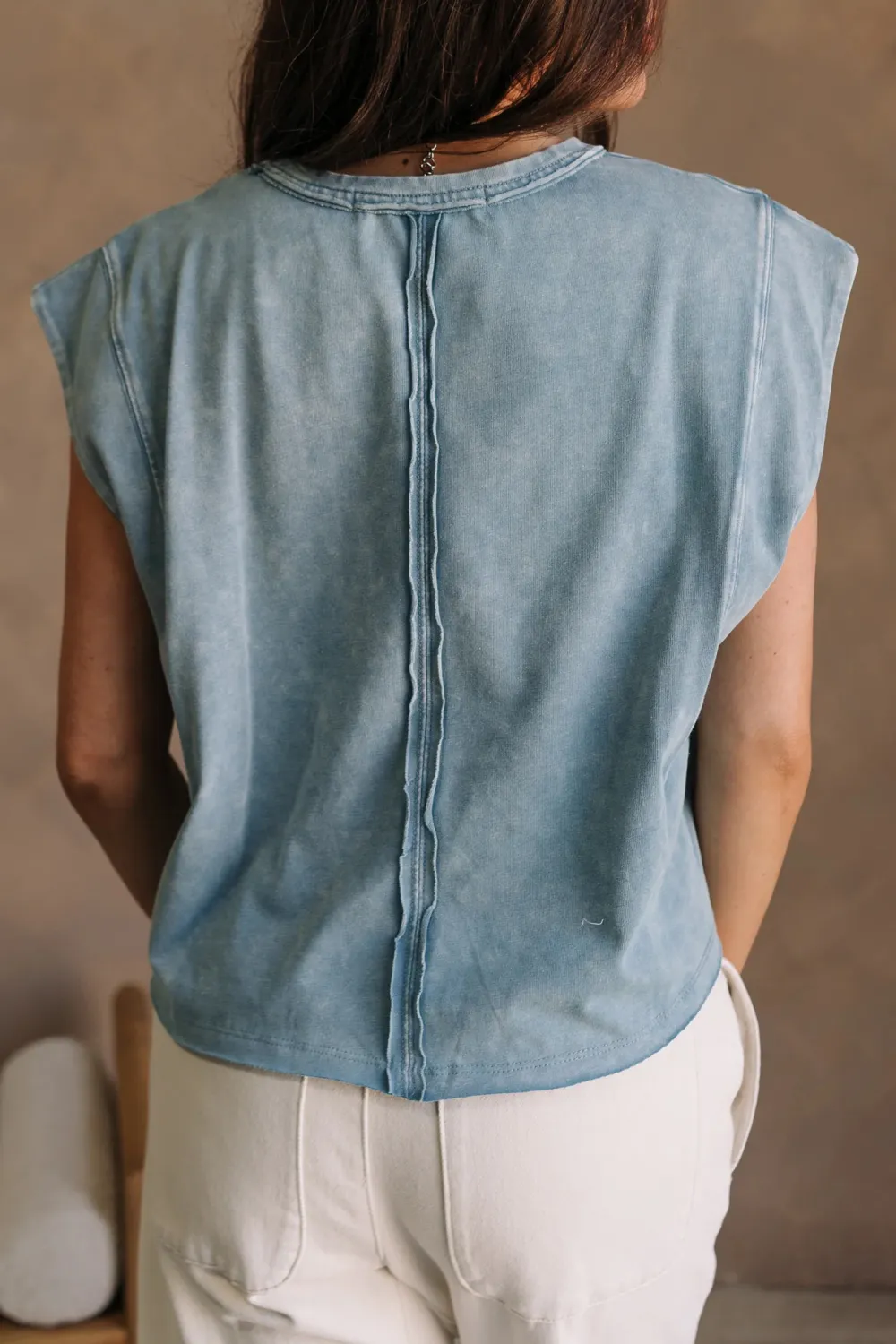 Round Neck Sleeveless T-Shirt