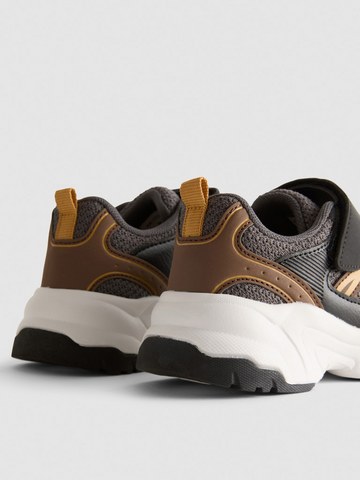 Chunky Trainers detail 2