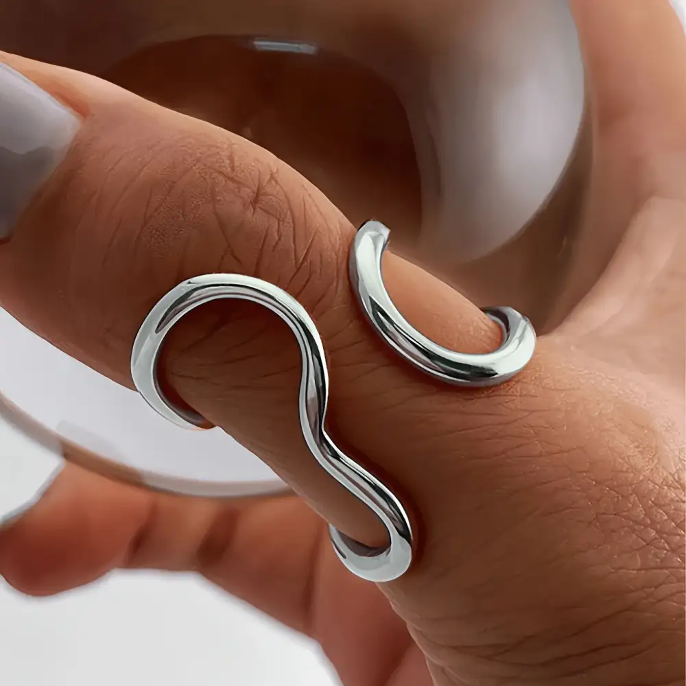 Wave Detail Vague Statement Ring