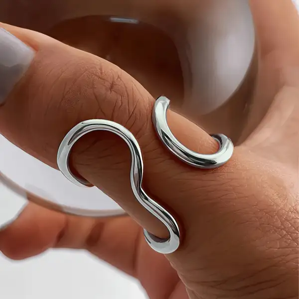 Wave Detail Vague Statement Ring