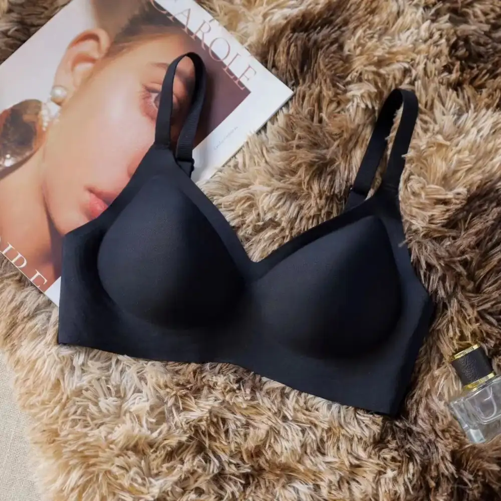 Large-Cup Wireless Minimizer Bra