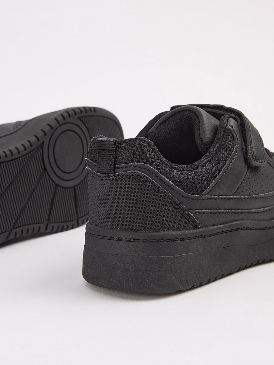 Black Single Strap Skate Trainer detail 3