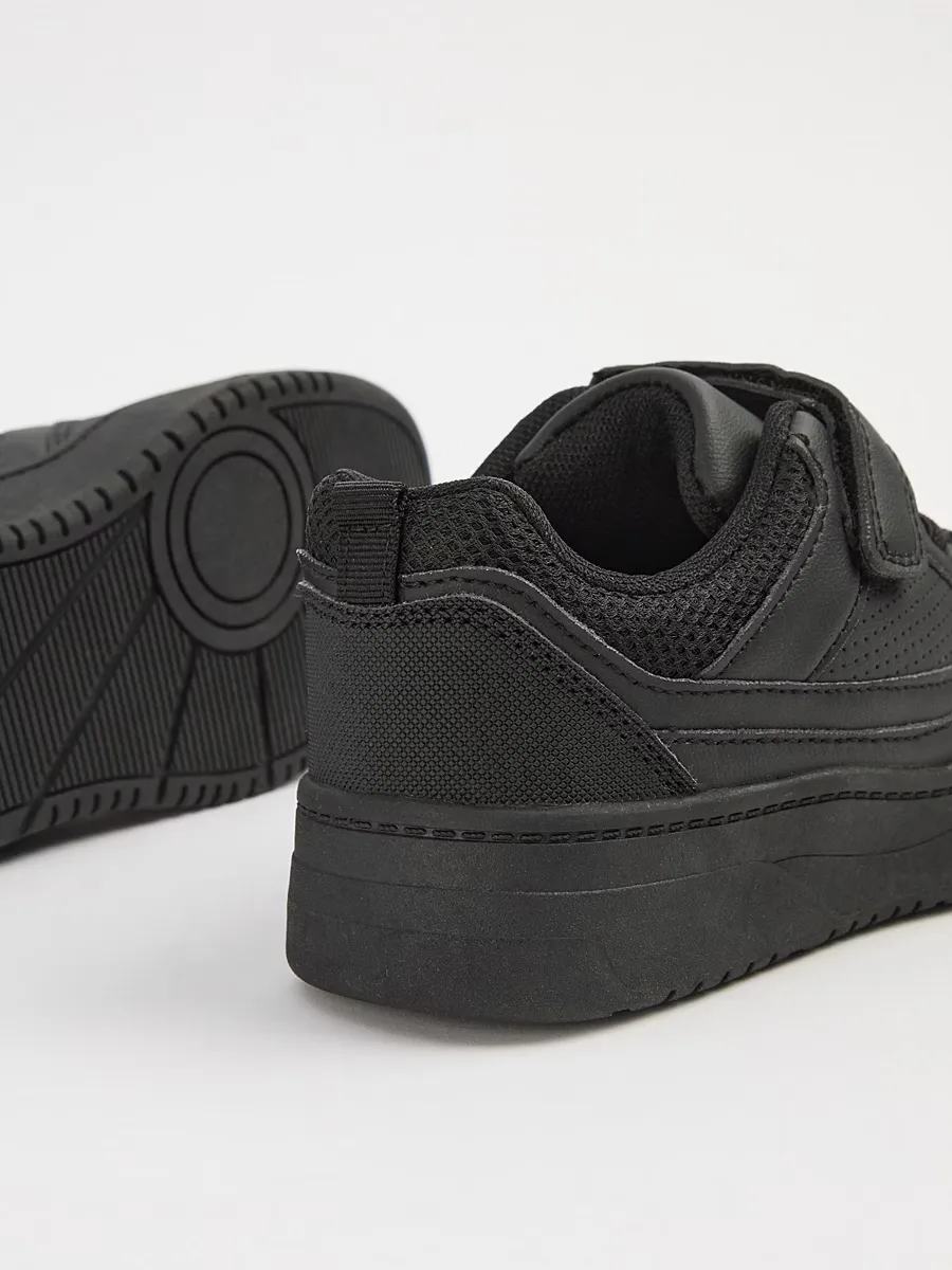 Black Single Strap Skate Trainer