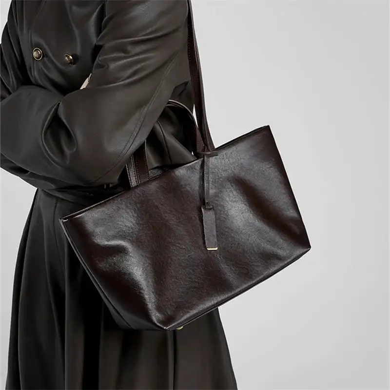 Modern Essential: Genuine Leather Large-Capacity Shoulder Bag