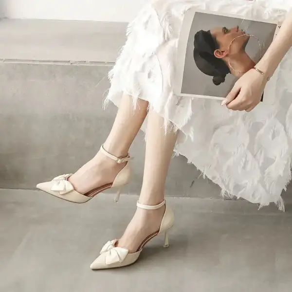 Bow-Detail Buckle-Detail Pointed-Toe Pumps