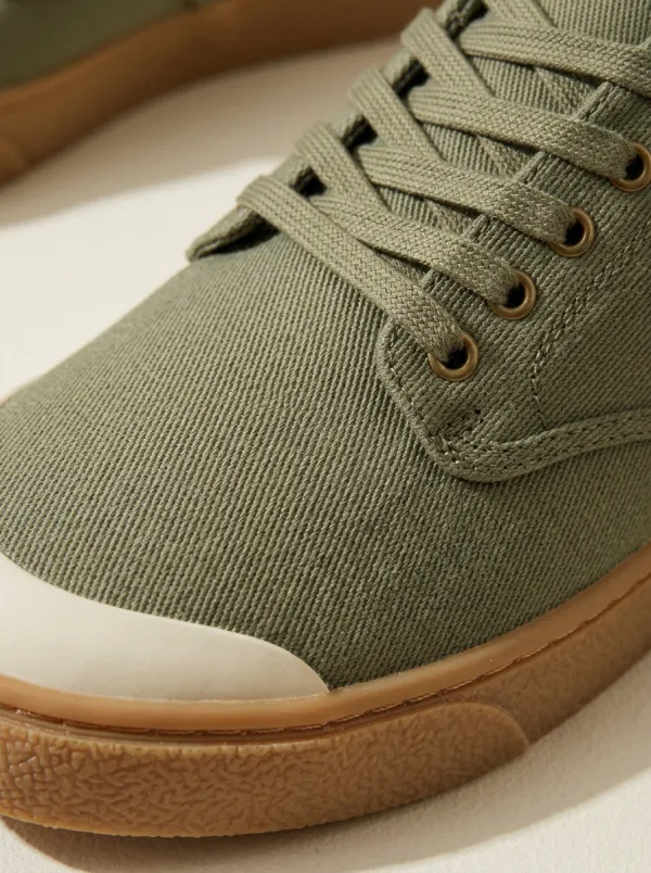 Comfort Gum Sole Minimalist Outdoor Look Men's Canvas Shoes