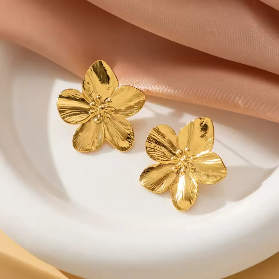Simple and fashionable floral-style women's earrings jewelry