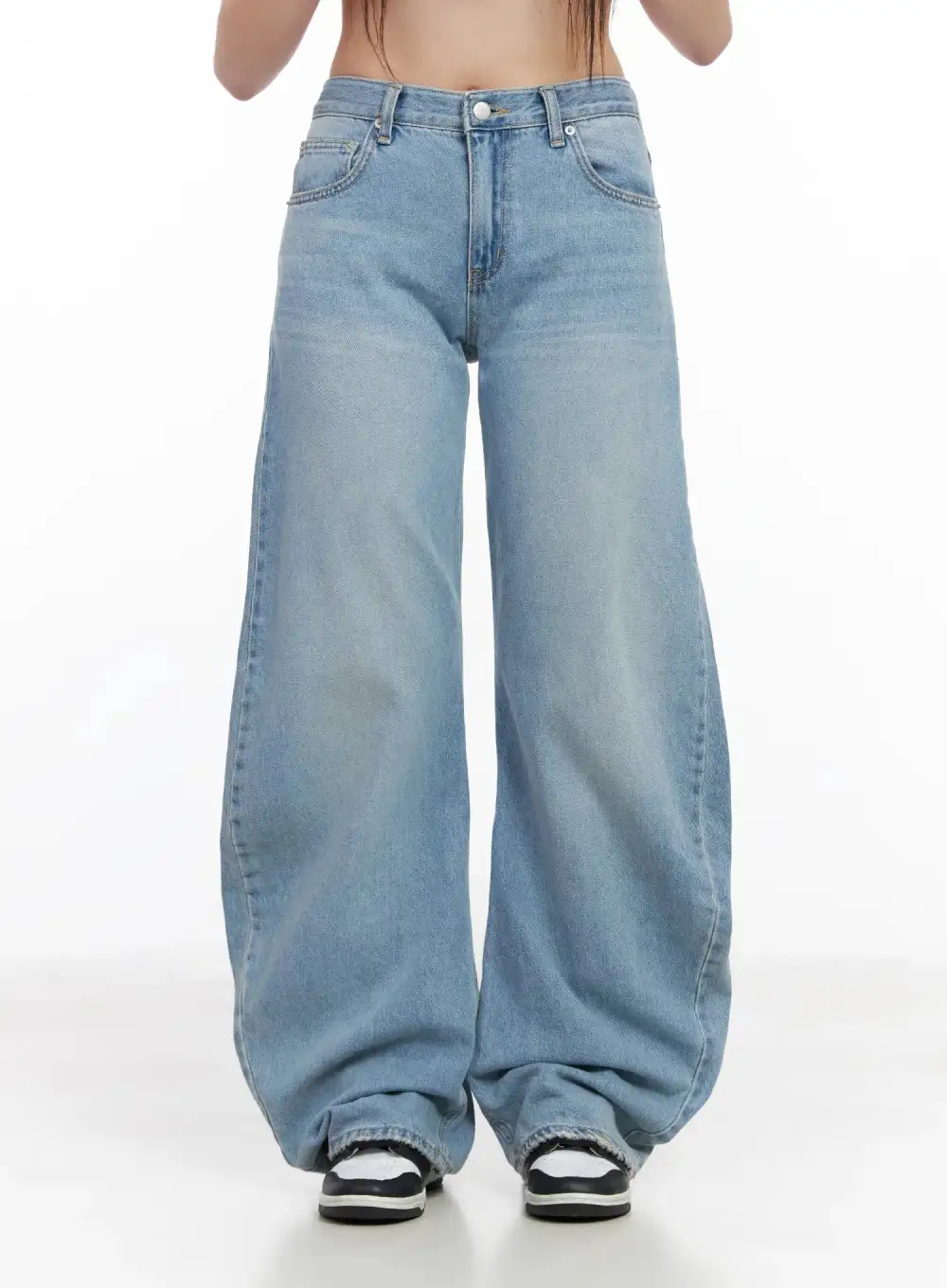 Stitch-Detail Wide-Leg Baggy Jeans
