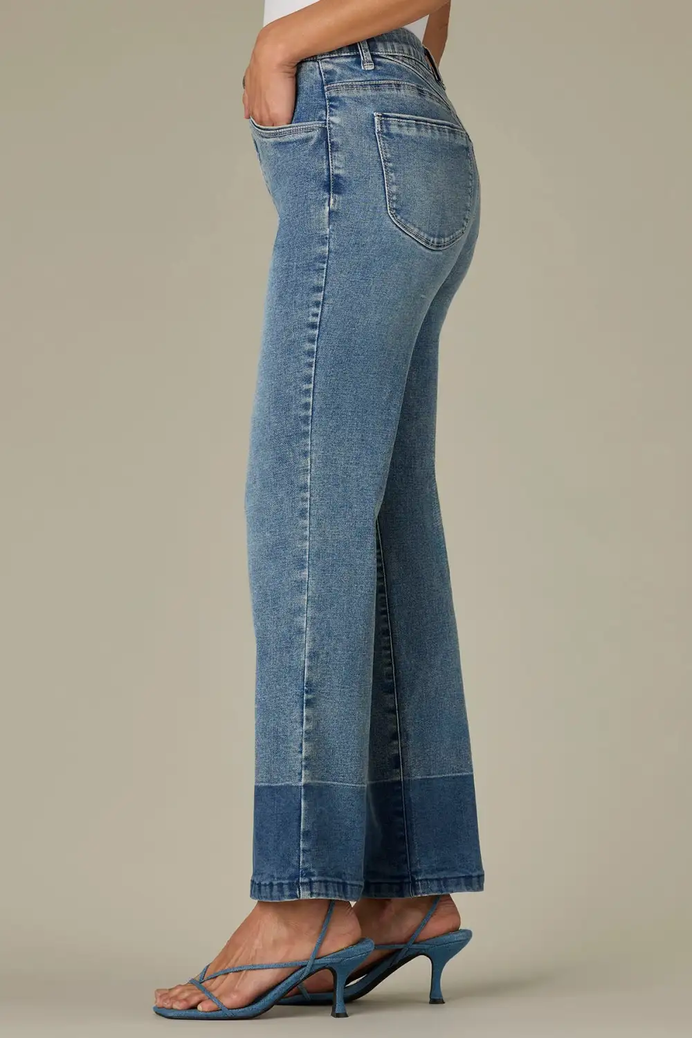   V-yoke Petite Barely Boot Jeans Clean