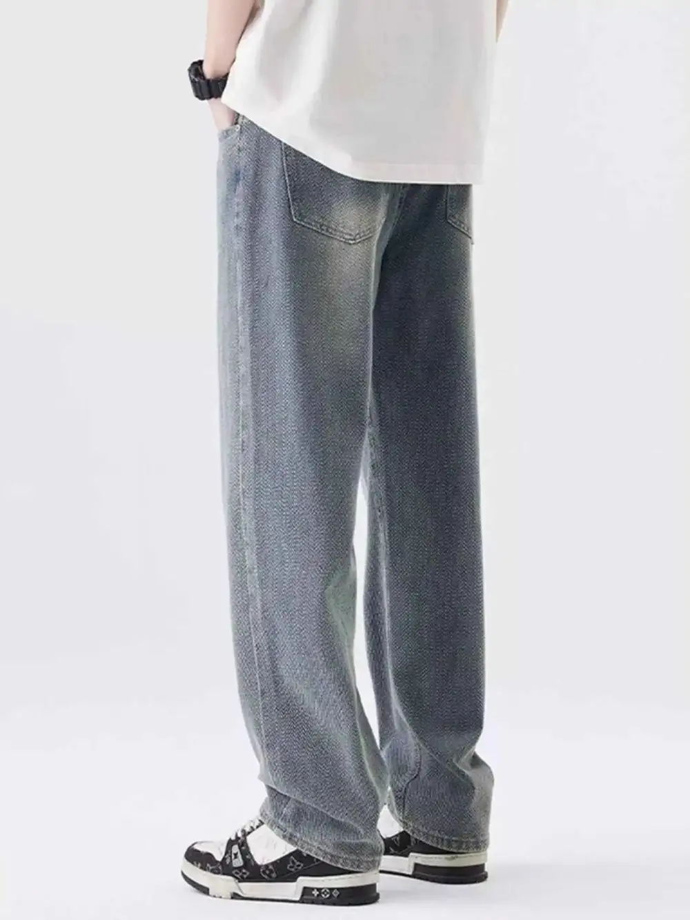 Relaxed Wide Leg Jeans
