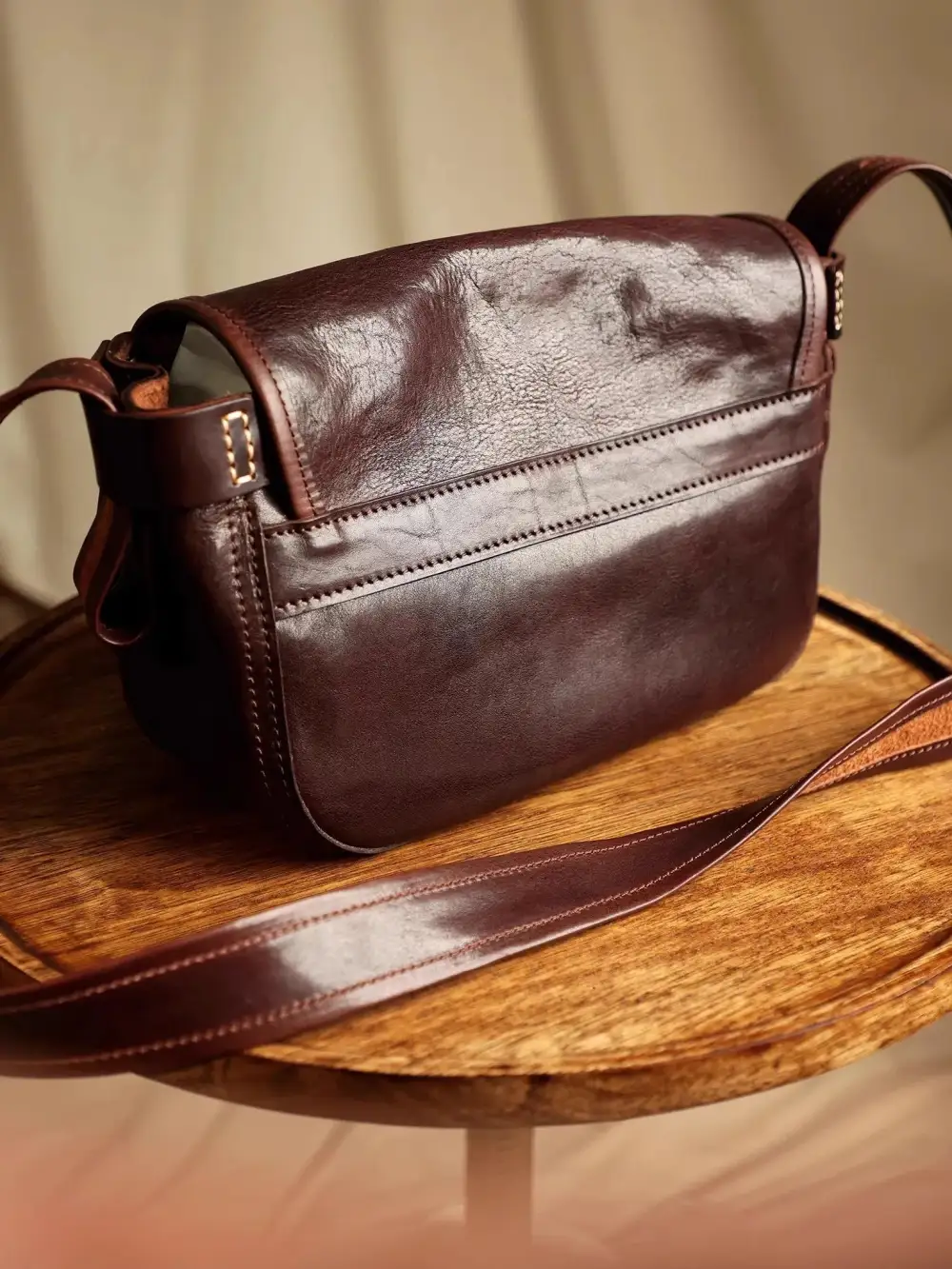 Versatile Ease: Casual Luxury Soft Leather Clutch