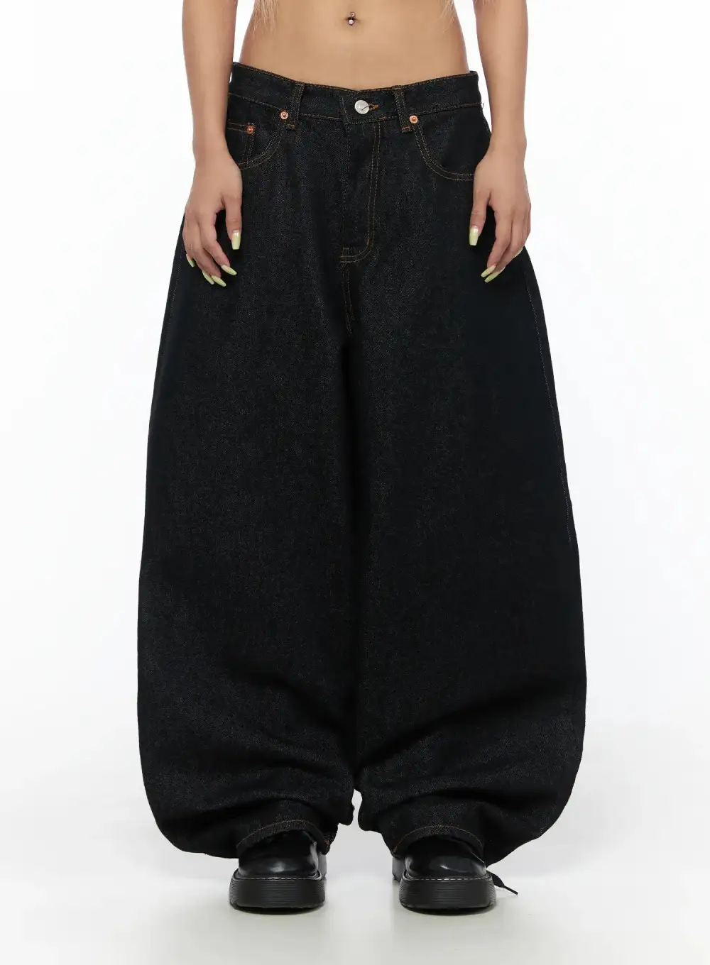 Loose-Fit Low-Rise Baggy Jeans